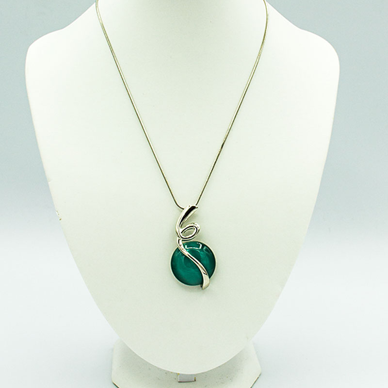 green stone pendant necklace