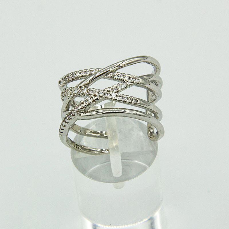 Silver crossover ring