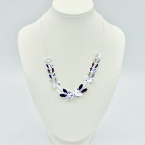 Leaf style necklace